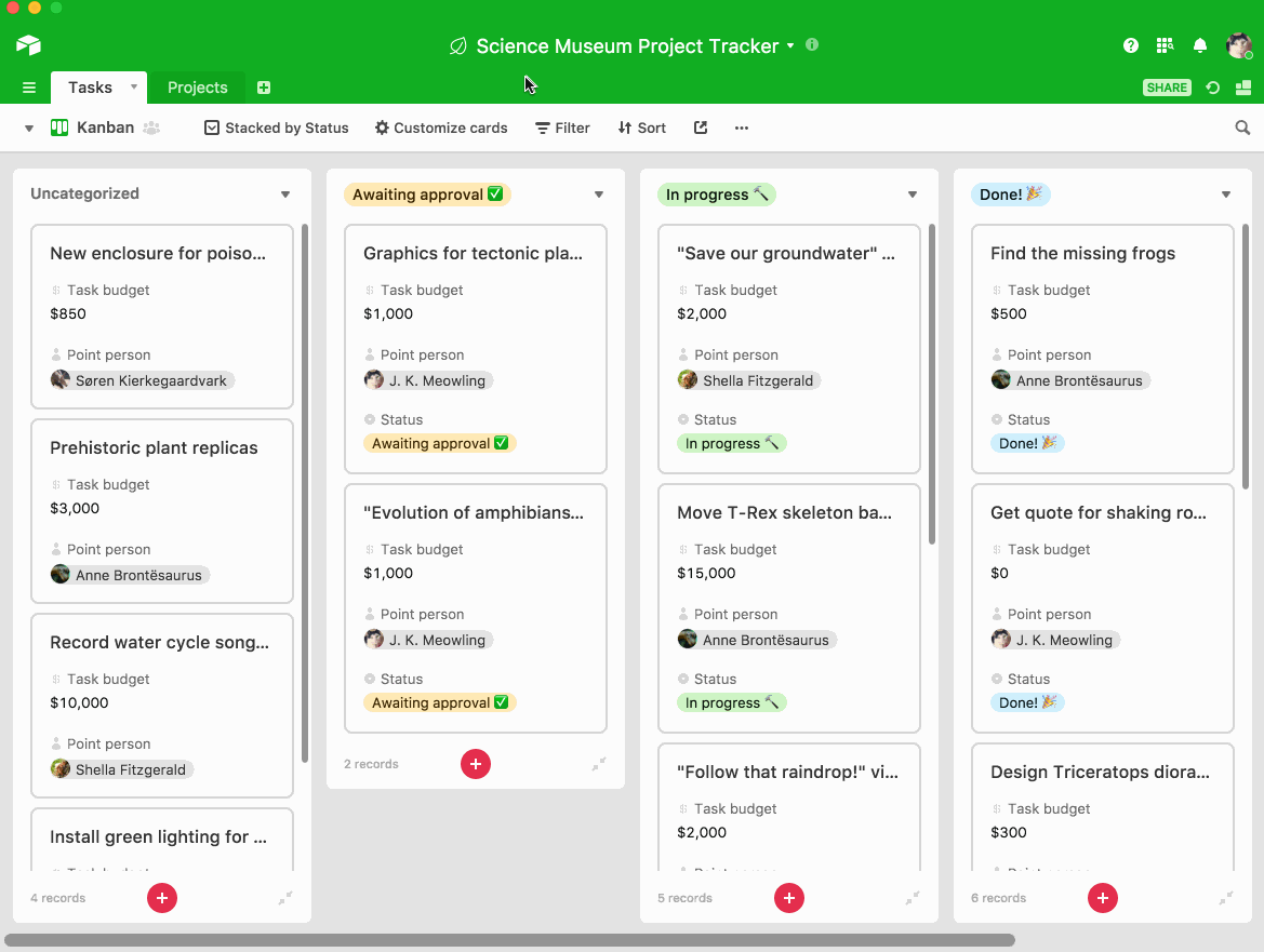 プロジェクト管理の base をカンバンビューで表示し、カードを Awaiting approval 列から Uncategorized 列へドラッグして Status を変更する操作